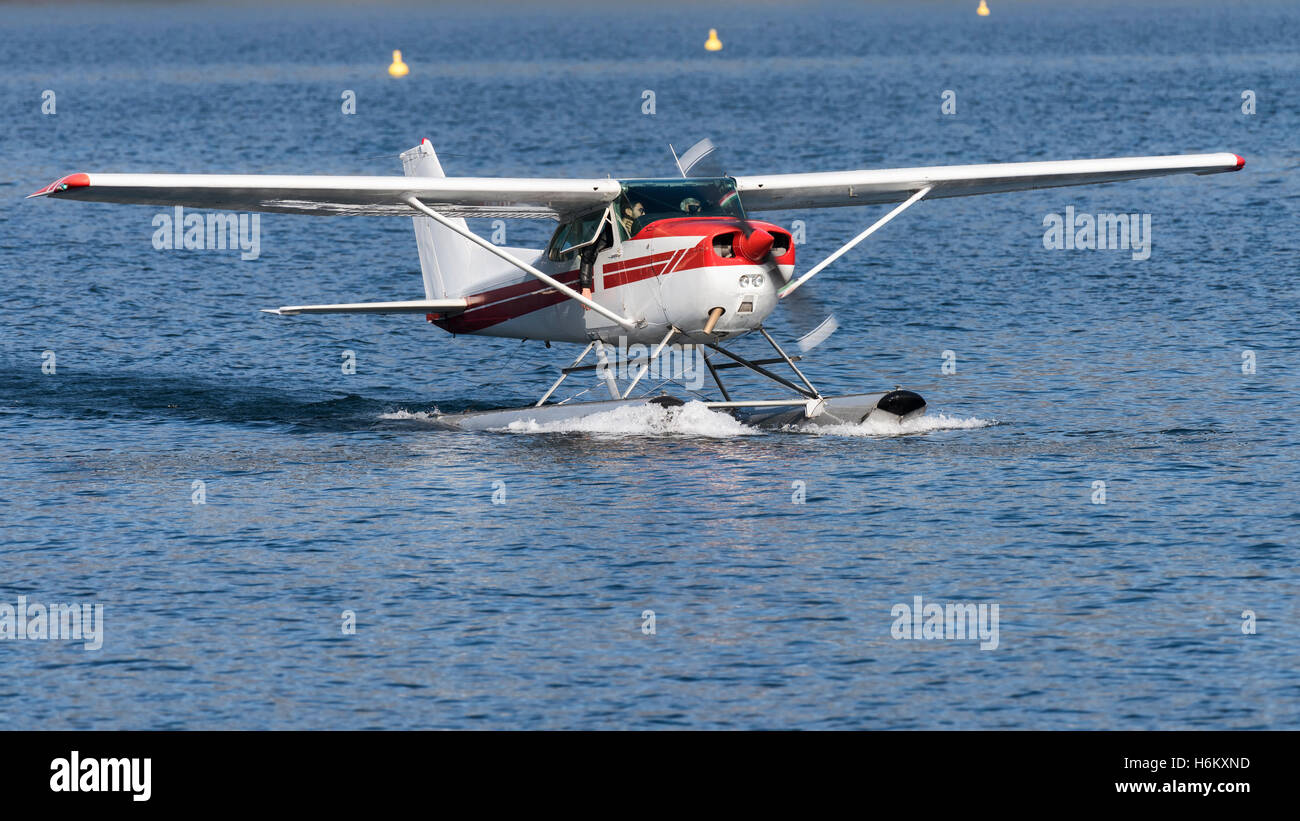 Wasserflugzeug landen Stockfoto