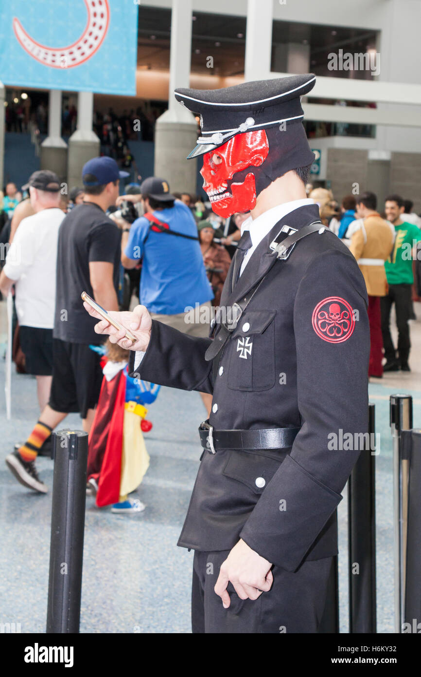STAN LEE LA COMIC CON: Ein Cosplayer verkleidet als Red Skull aus Hydra im Marvel-Universum. The Avengers. Agenten des Schildes. Stockfoto