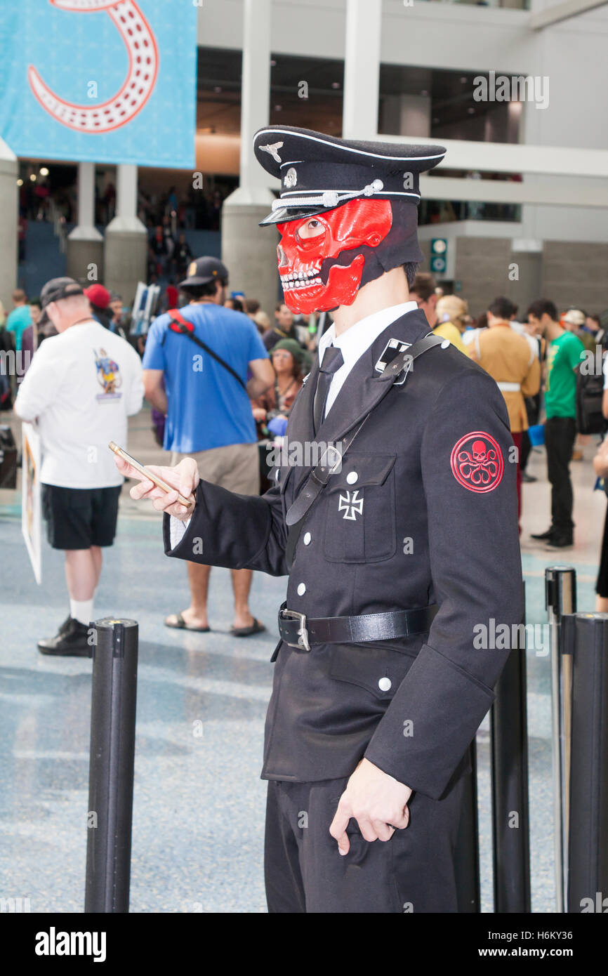 STAN LEE LA COMIC CON: Ein Cosplayer verkleidet als Red Skull aus Hydra im Marvel-Universum. The Avengers. Agenten des Schildes. Stockfoto