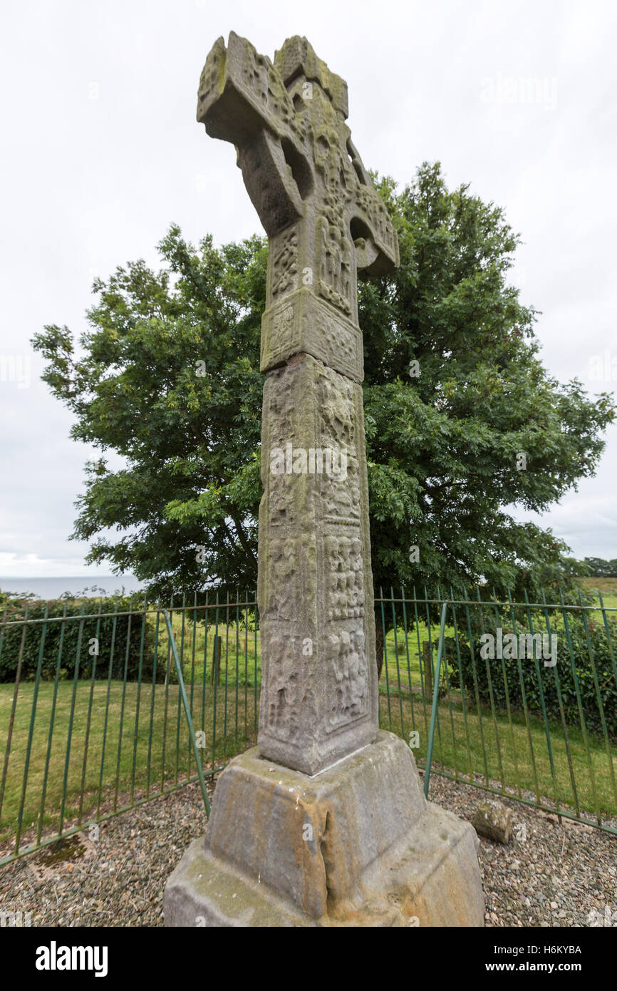 Norden und Osten Seite der Ardboe hohe Kreuz, Ardboe, Grafschaft Tyrone, Nordirland, Vereinigtes Königreich Stockfoto