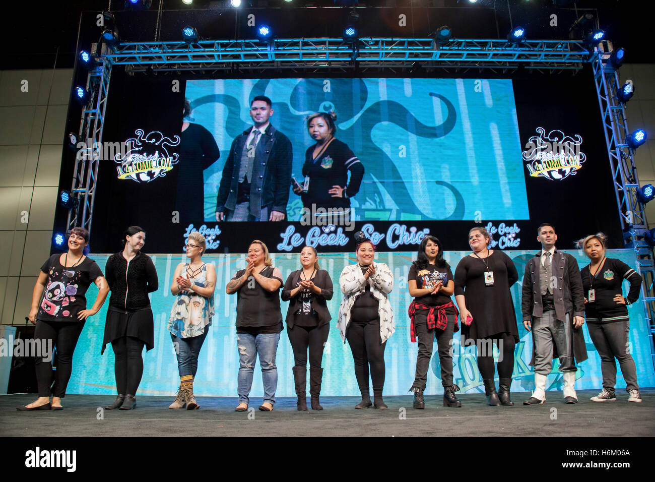 STAN LEE LA Comic-CON: 29. Oktober 2016 Los Angeles, Kalifornien. Das Haar und Make-up Team von Le Geek So schicke Mode zeigen. Stockfoto