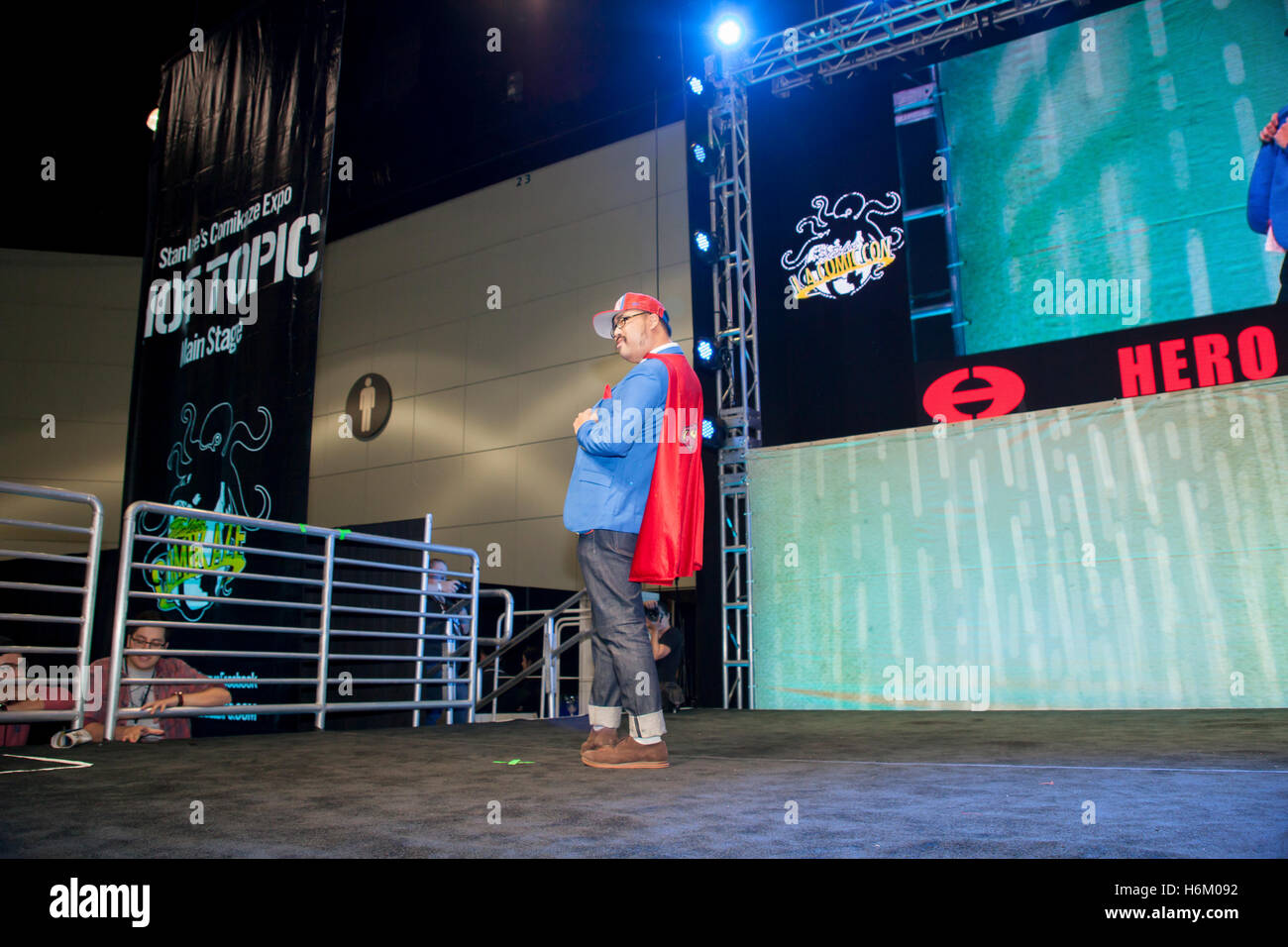 STAN LEE LA Comic-CON: 29. Oktober 2016 Los Angeles, Kalifornien. Die Helden in Designs in Le Geek So Chic Mode zeigen. Stockfoto