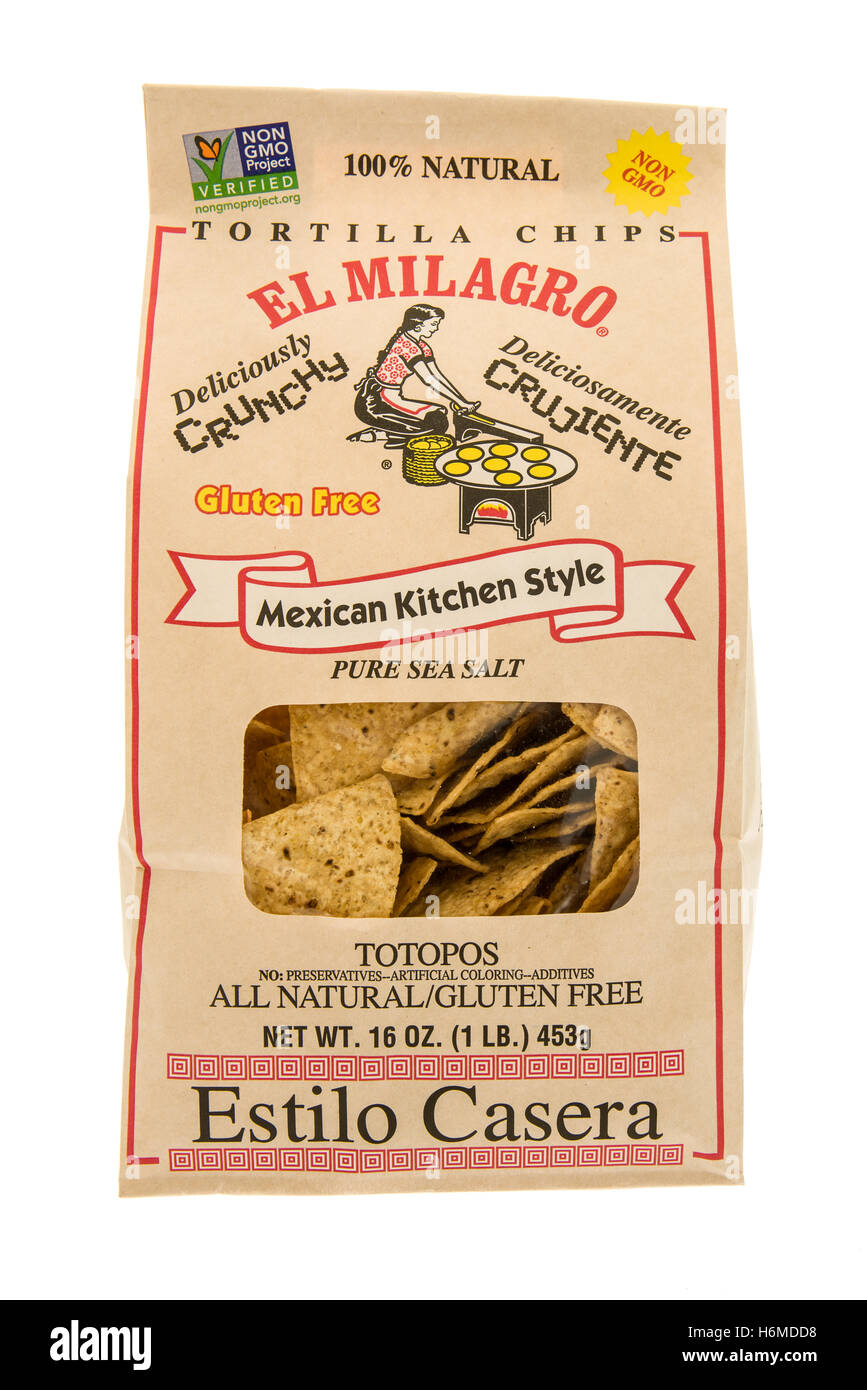 Winneconne, Wisconsin - 29. Oktober 2016: Bag El Milagro Tortilla chips auf einem isolierten Hintergrund. Stockfoto
