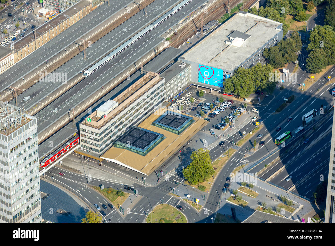 Luftbild, Essener Hauptbahnhof Eingang Süd, Essen, Ruhr und Umgebung, Nordrhein-Westfalen, Deutschland, Europa DE Antenne Stockfoto