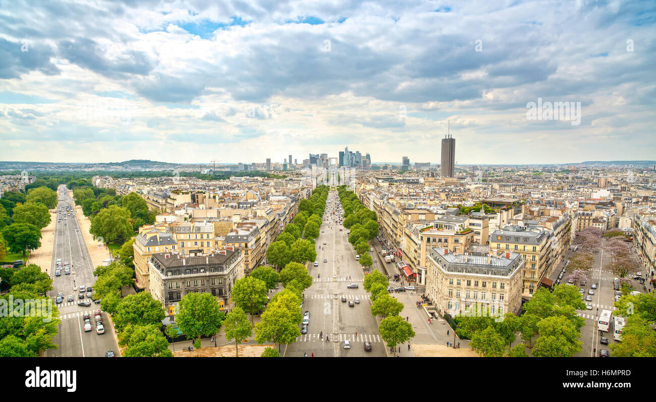 La Défense Geschäftsviertel, La Grande Armee Avenue. Blick vom Arc de Triomphe. Paris, Frankreich, Europa. Stockfoto