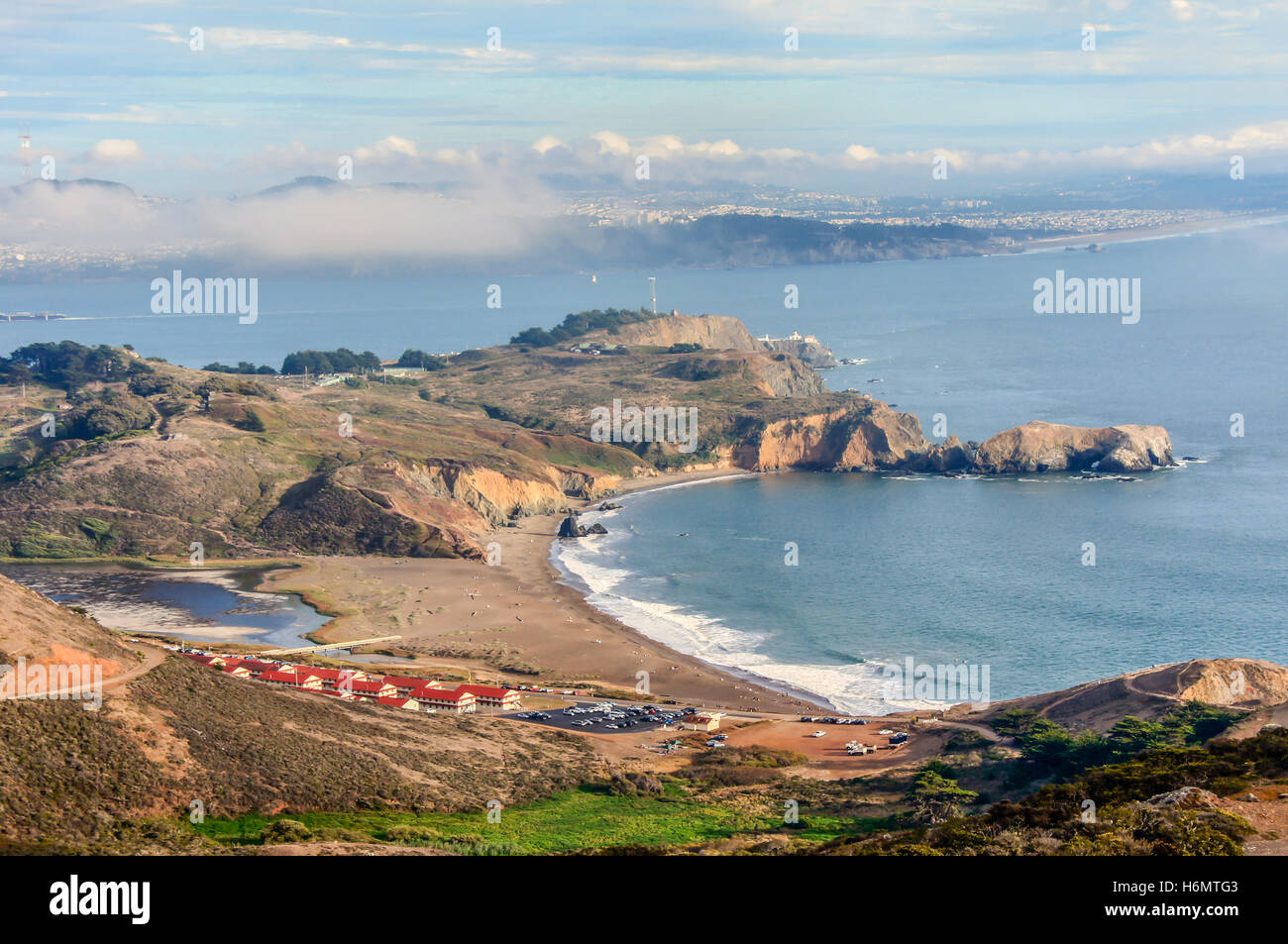 Luftaufnahmen von Rodeo Beach und Fort San. Stockfoto