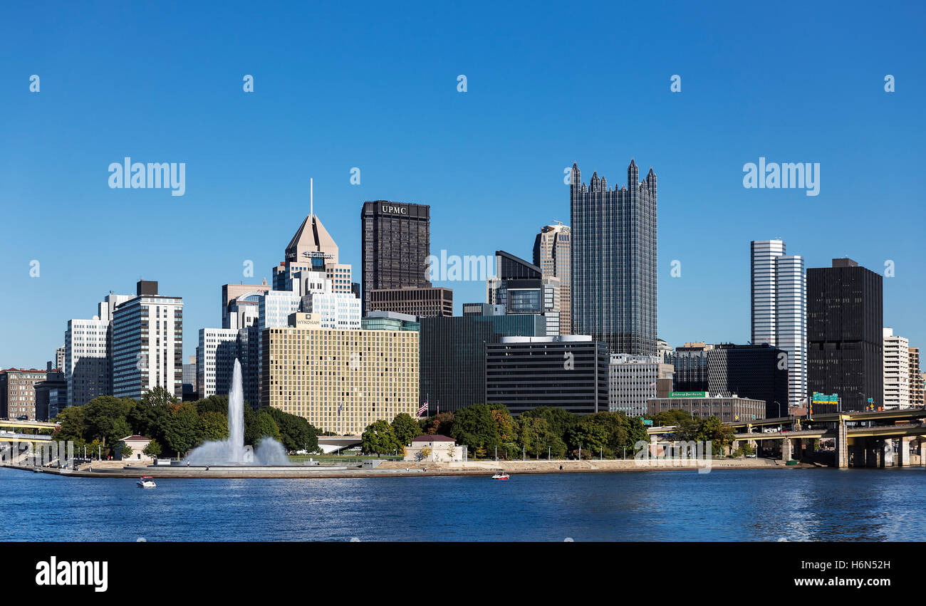Skyline der Stadt und Point State Park, Pittsburgh, Pennsylvania, USA. Stockfoto
