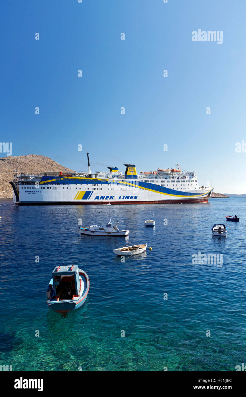 ANEK Lines Preveli ferry, Chalki Insel in der Nähe von Rhodos, Dodekanes, Griechenland. Stockfoto