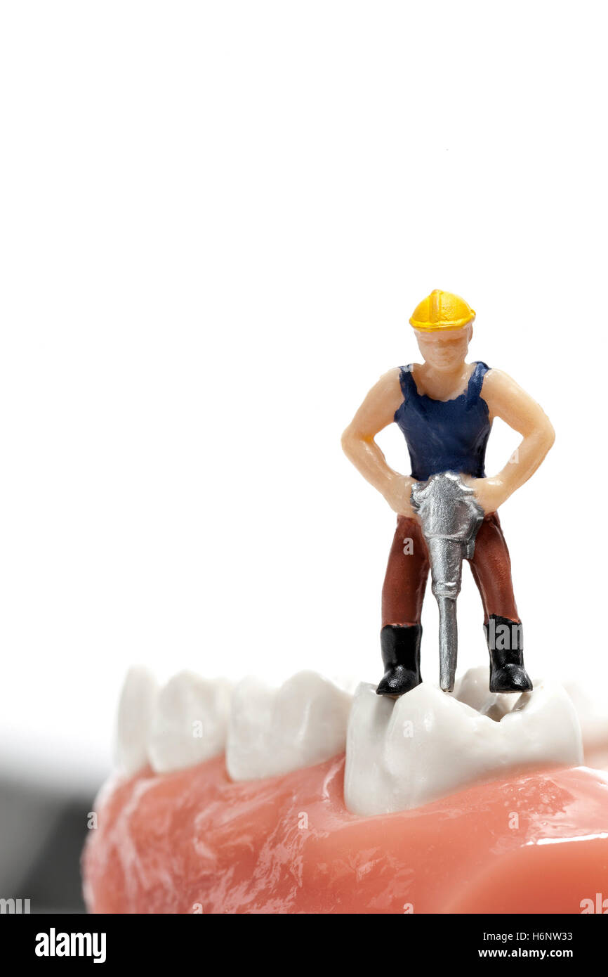 ein Zahn Mini Arbeiter Bohren Stockfoto