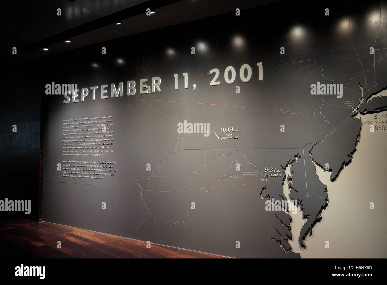 Karte zeigt die Flüge am Eingang nach 9/11 Memorial Museum, Manhattan, New York. Stockfoto