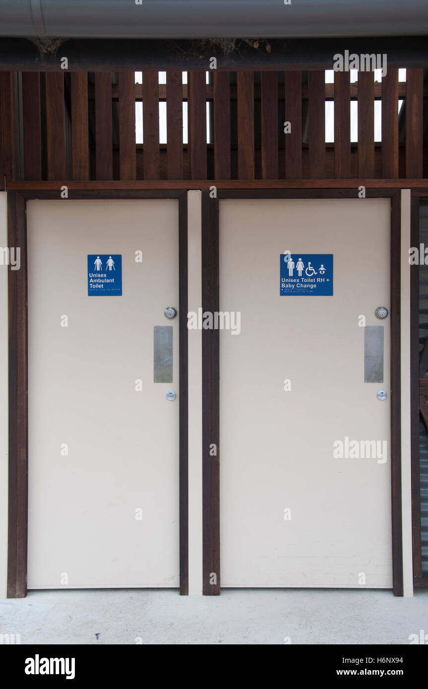 State-of-the-Art behindertengerechte öffentliche Toiletten am Urlaubsort Hahndorf, Adelaide Hills, South Australia Stockfoto