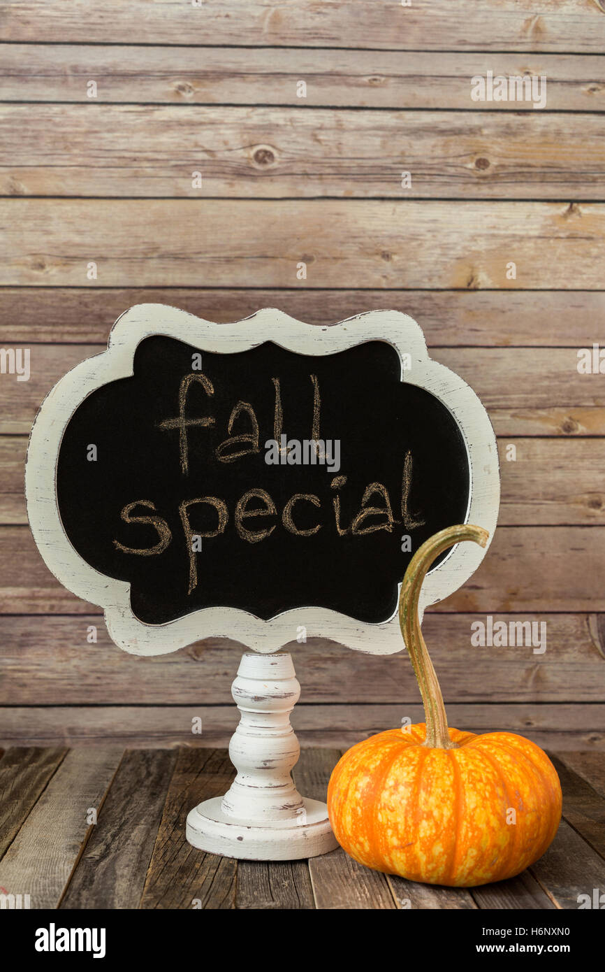 Dekorative Kürbis mit einem Tafel-Schild Stockfoto