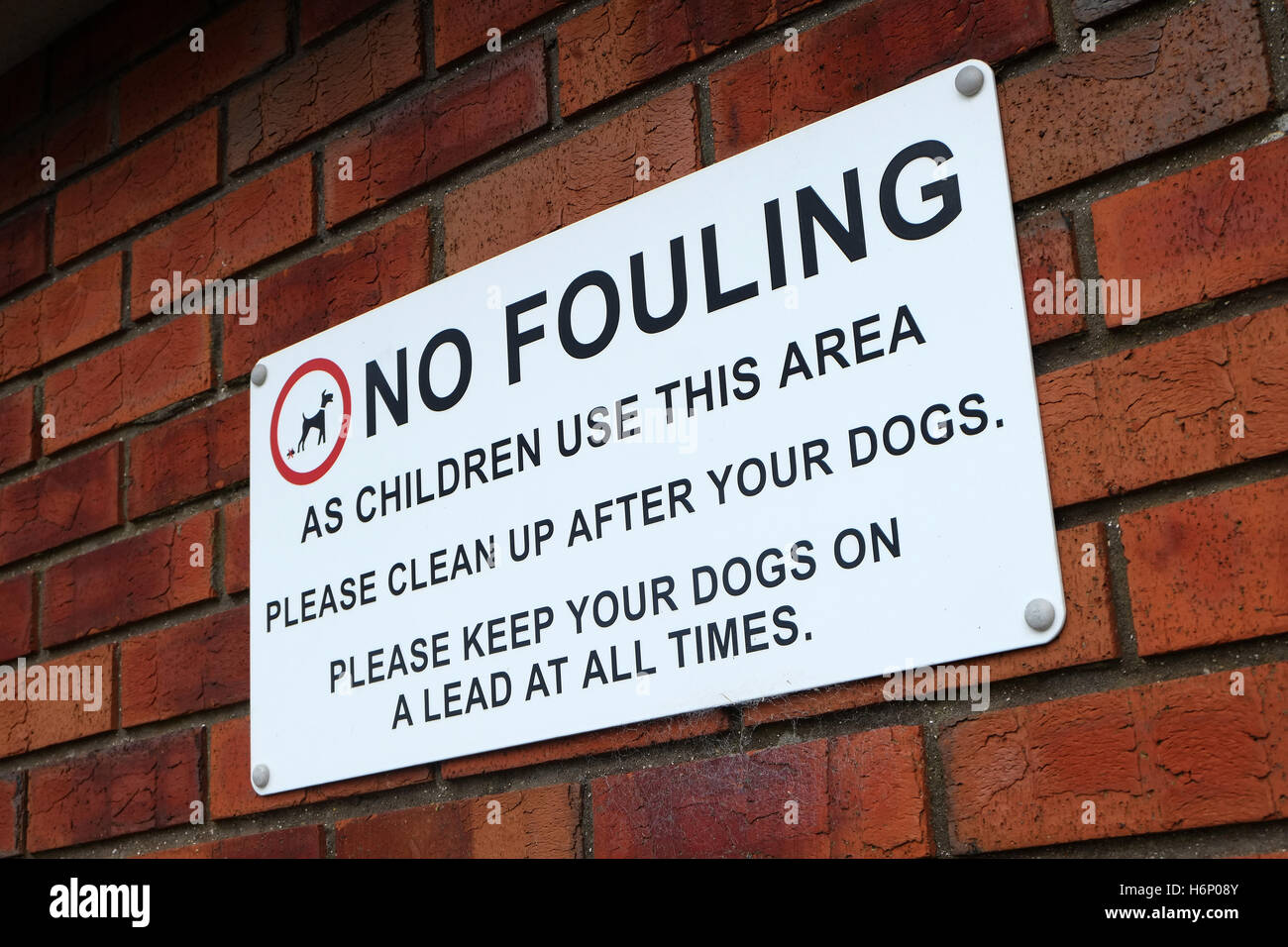 Keine Verschmutzung Zeichen für Hundebesitzer in öffentlichen Ort. Stockfoto