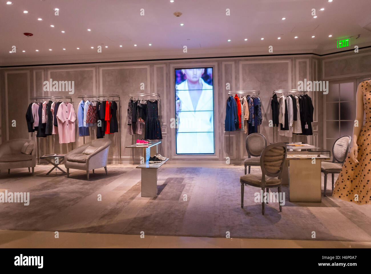 San Francisco, CA, USA, Innenausstatter, Kleider, Im Christian Dior Store, in den Luxuskaufhäusern, in Saks Fifth Avenue, Mode-Labels Stockfoto