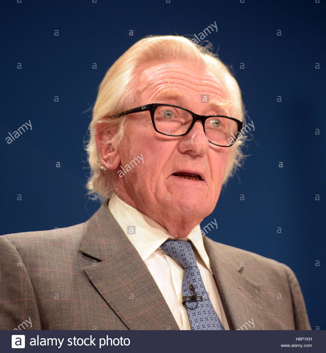 Der Ministerpräsident datiert ost Klavier
