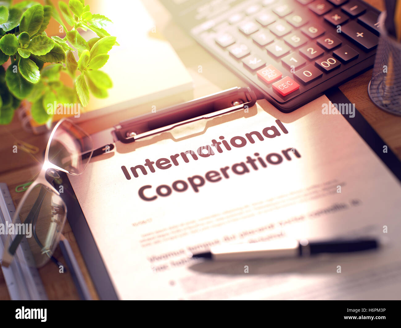 Internationale Zusammenarbeit - Text in Zwischenablage. 3D. Stockfoto