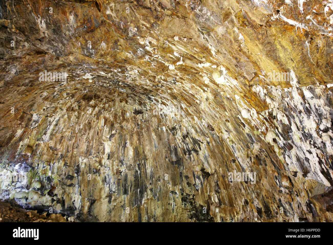 Vulkanhöhle Galerie auf Terceira Insel. Azoren. Algar Carvao. Portugal Stockfoto