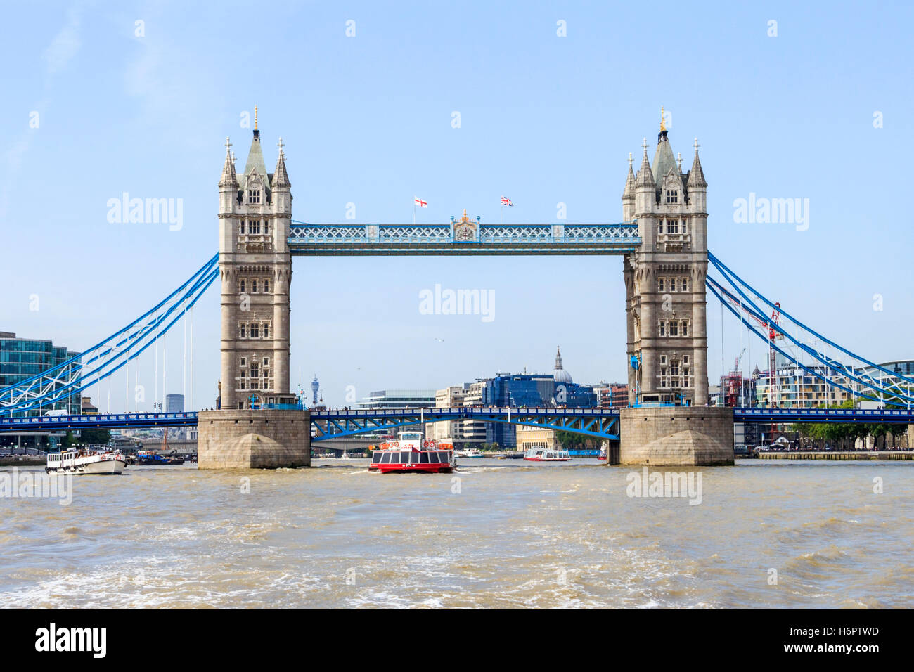 Die Tower Bridge über die Themse, London, UK Stockfoto