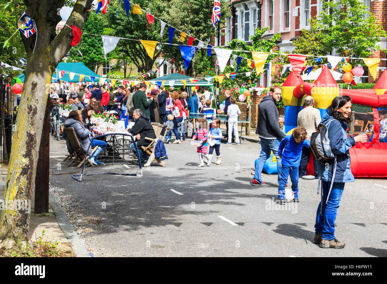 Ein straßenfest Feiern im Gedenken an Diamond jubilee Königin Elisabeth II. im Norden von London, UK, 2012 Stockfoto