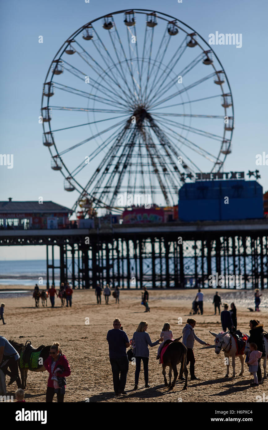Blackpool Pier Riesenrad Ferris Urlaub Meer Seite Stadt Resort Lancashire Attraktionen Wahrzeichen Meer Touristenattraktion Tou Stockfoto
