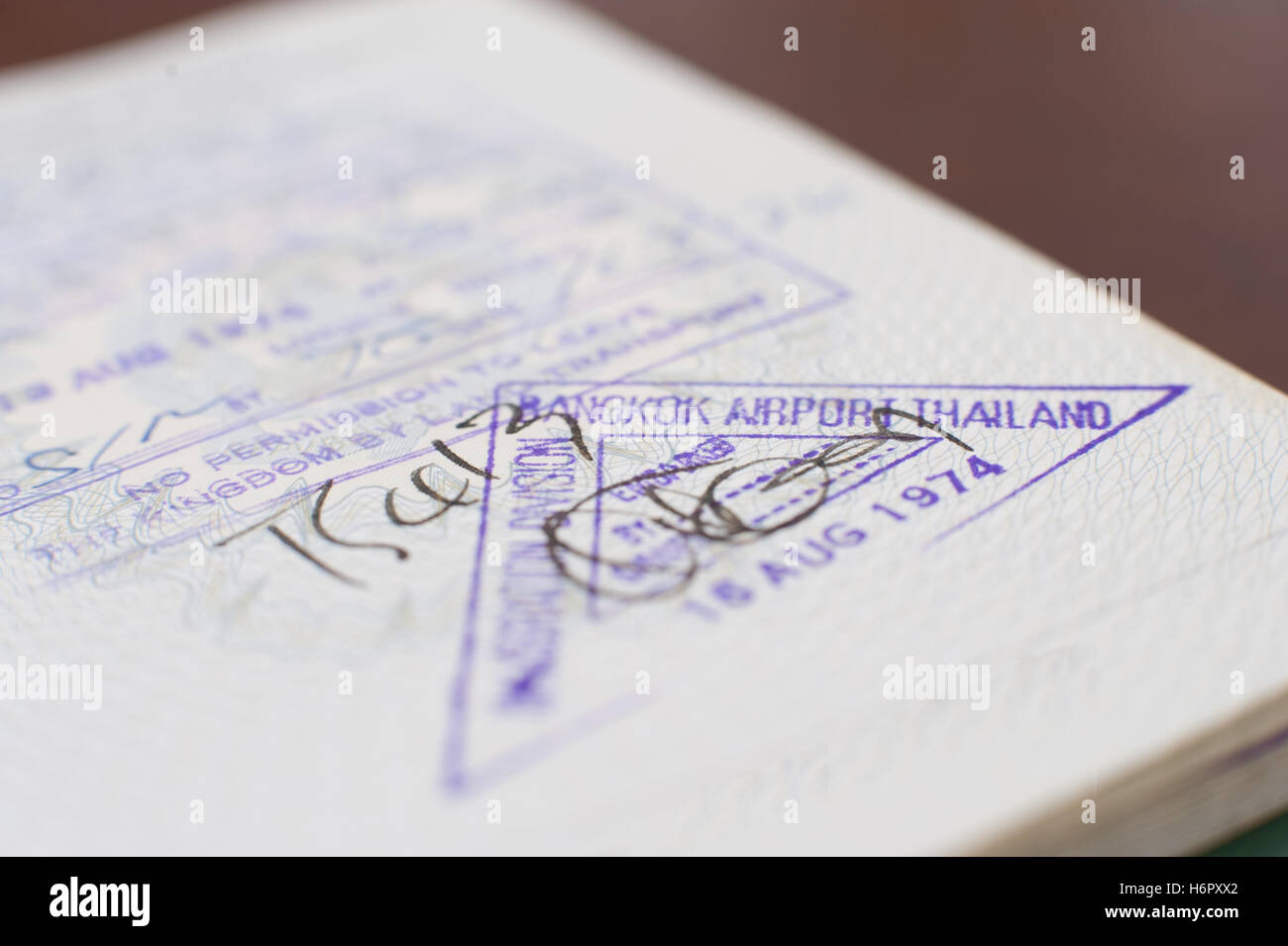 Detail der alten Reisepass mit Thailand Visum-Stempel der Flughafen Bangkok Stockfoto