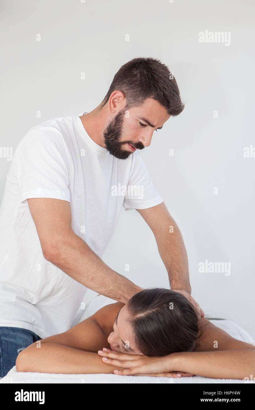 entspannende Rücken-Massage-Therapie im spa Stockfoto