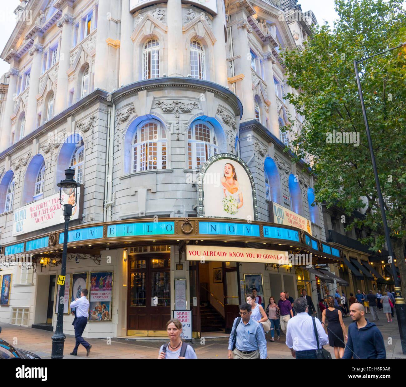 Novello Theatre in London Mamma Mia Musical Stockfotografie Alamy