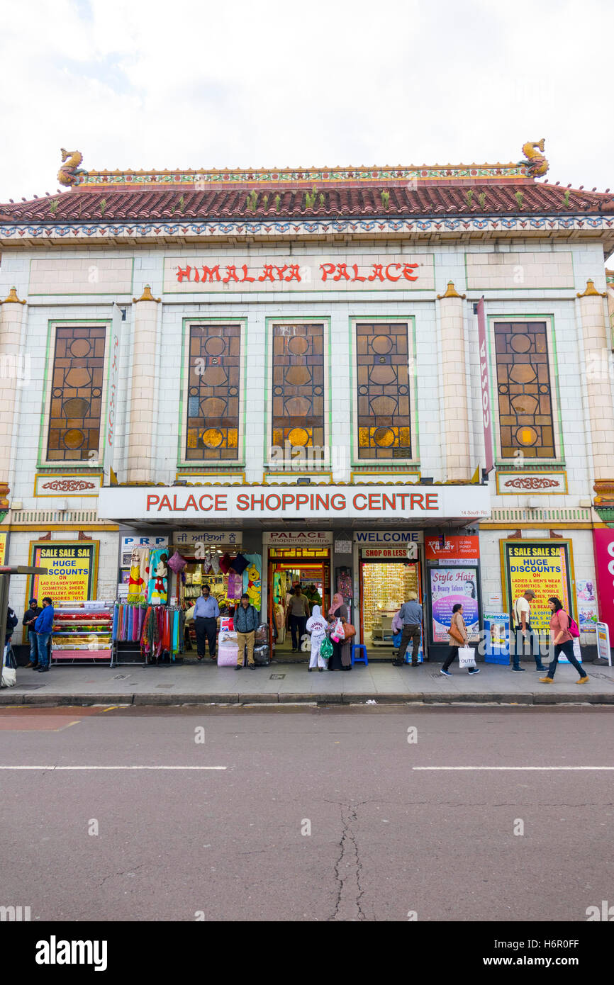 Himalaya Palace Shopping-Center in Southall Broadway Stockfoto