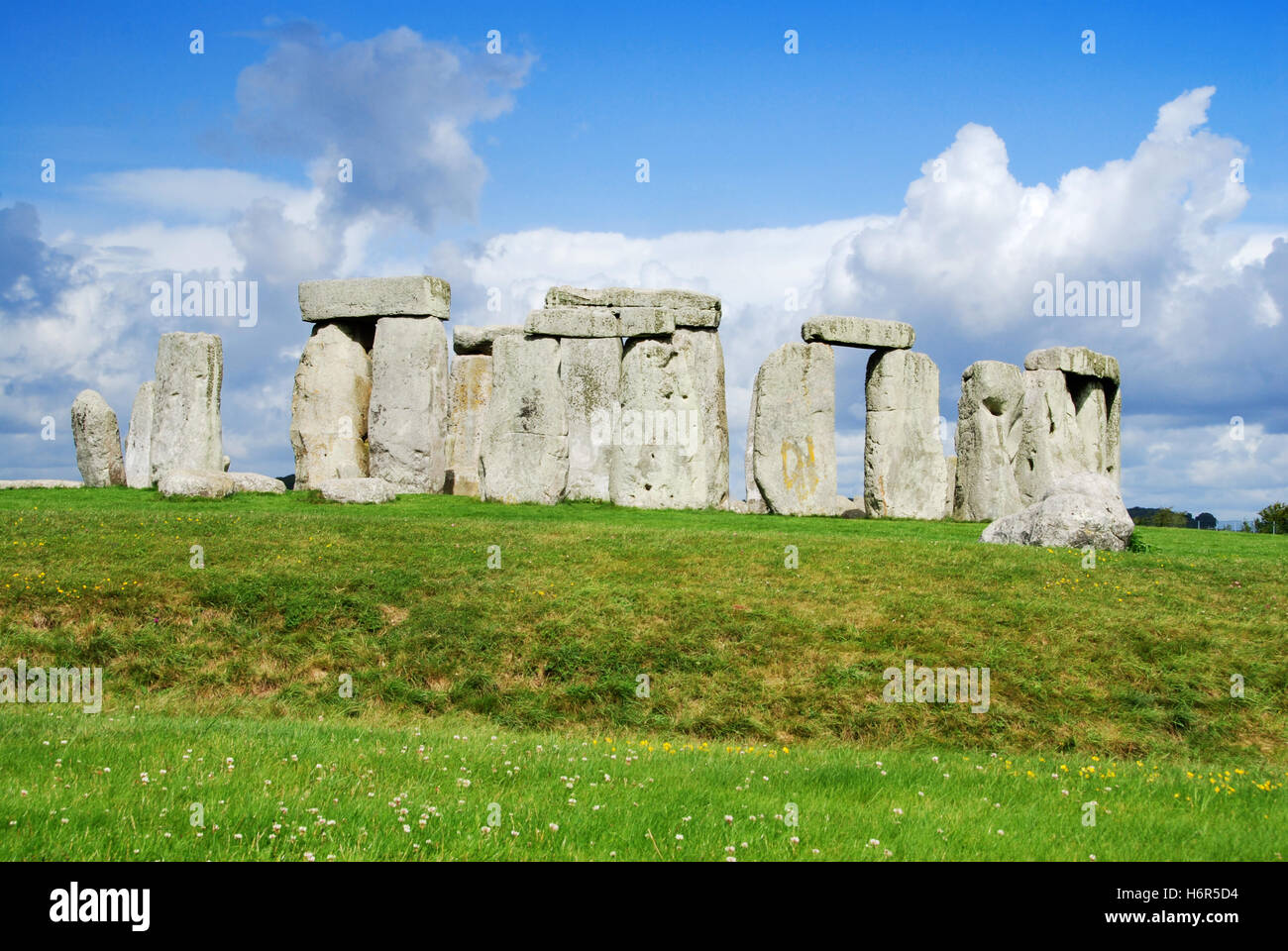 blaue Religion Tempel Denkmal Kultur Stein Tourismus Attraktion dramatische Ruine Grab England Sonnenschein rockige Konstruktion Stockfoto