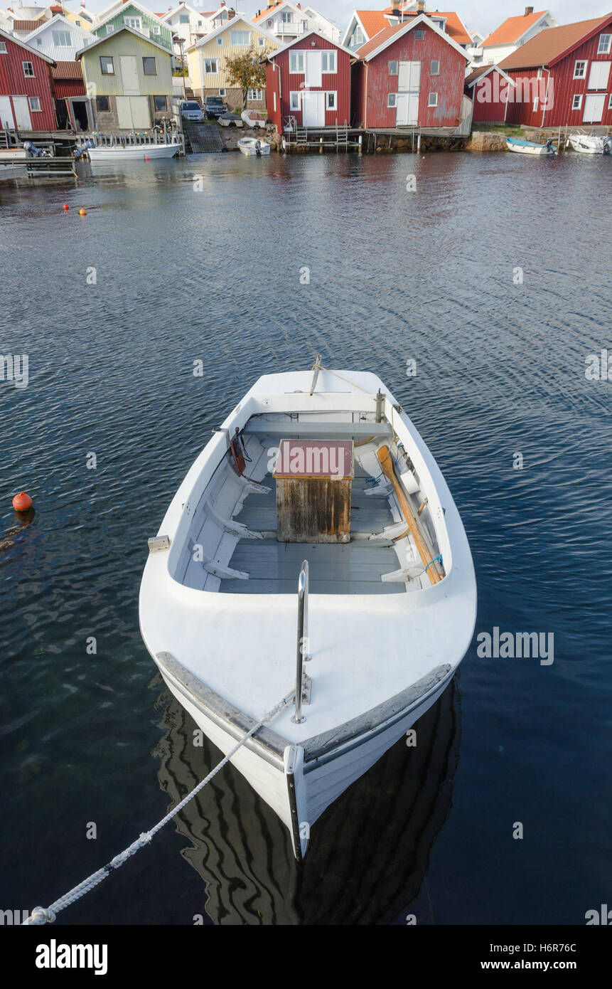 ein kleines Boot im Hafen von Smogen ein kleiner Ort in Schweden westcoast Stockfoto