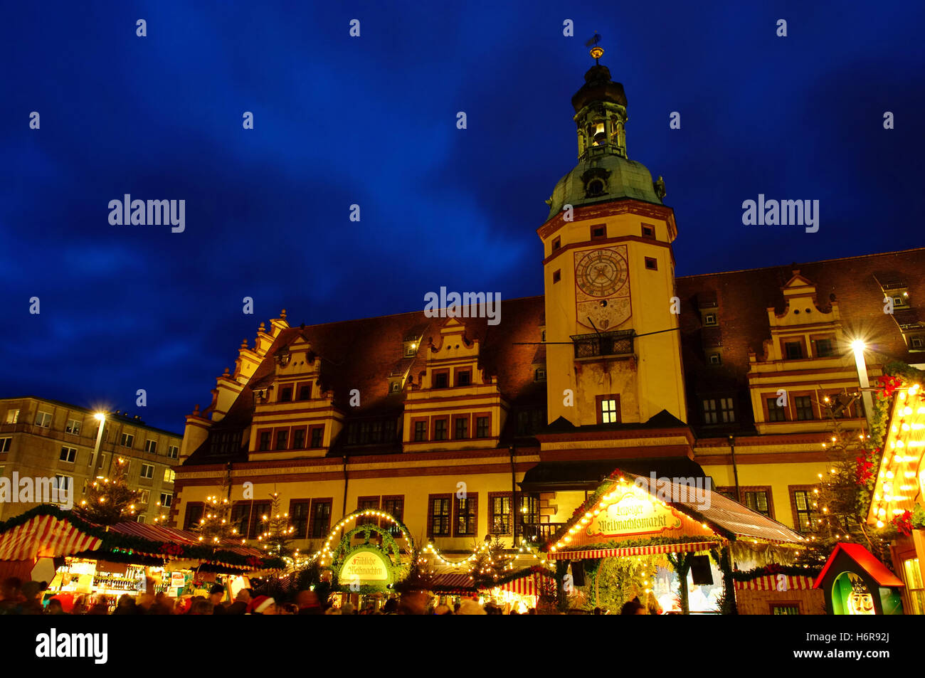 Sachsen Leipzig Deutschland Bundesrepublik Deutschland wöchentlich Markt Marktplatz Flohmarkt Weihnachten Weihnachten x-mas blau Hausbau Stockfoto
