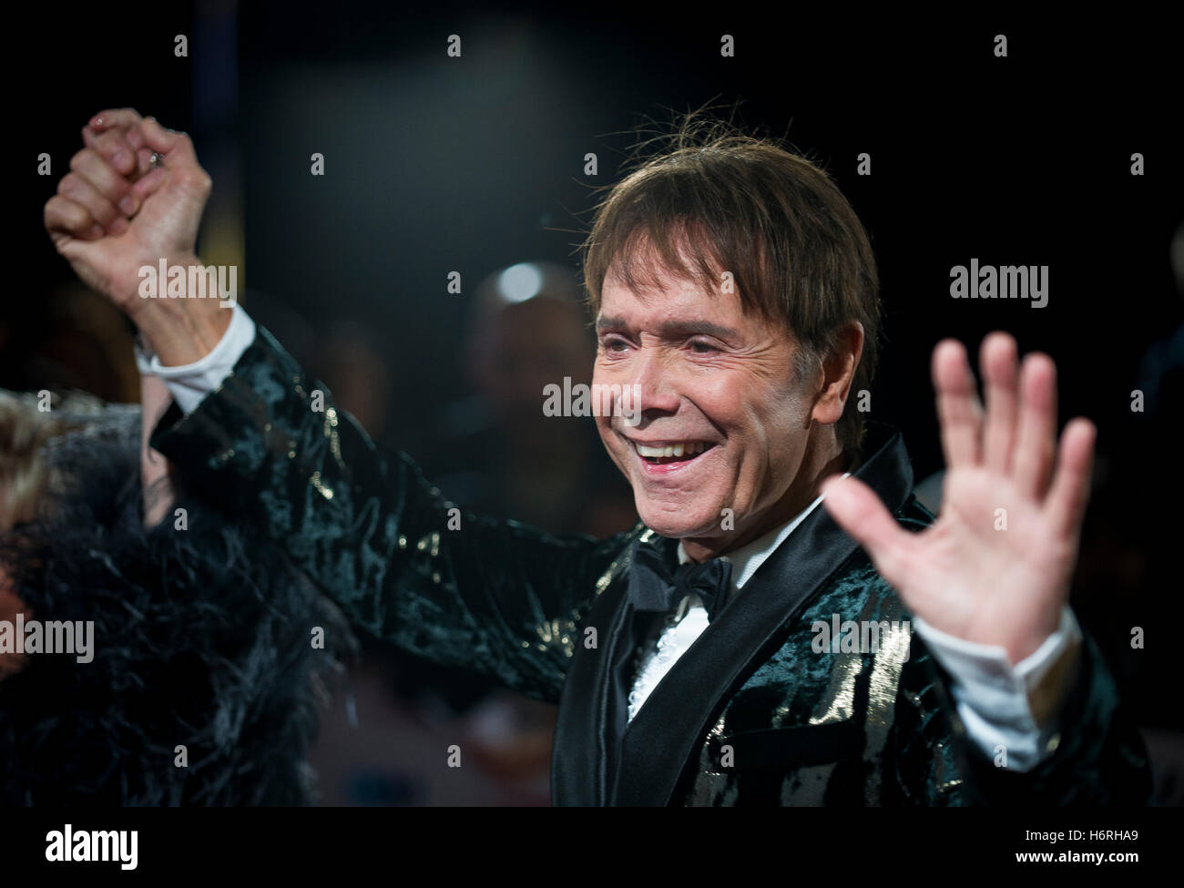 LONDON, ENGLAND - 31 Oktober: Sir Cliff Richard besuchen die Pride Of Britain Awards im Grosvenor House Hotel am 31. Oktober 2016 in London, England. Stockfoto