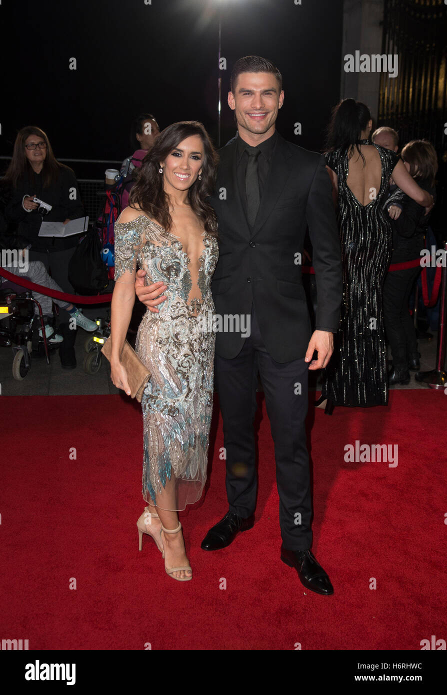 London, UK. 31. Oktober 2016. Janette Manrara und Aljaz Skorjanec besucht die Pride Of Britain Awards im Grosvenor House Hotel in London, England am 31. Oktober 2016. Stockfoto