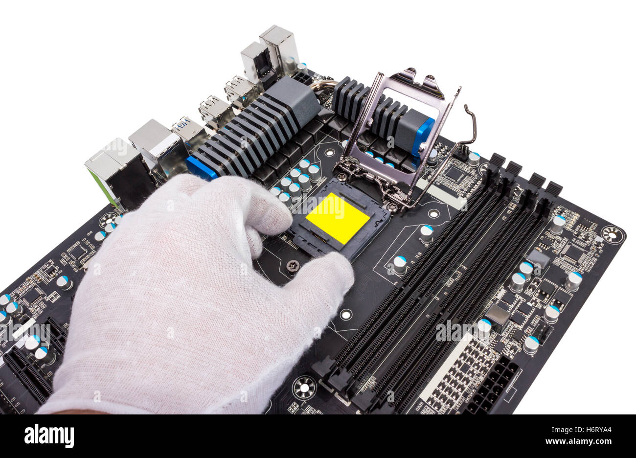 Installation von modernen Prozessor CPU-Sockel auf dem motherboard Stockfoto