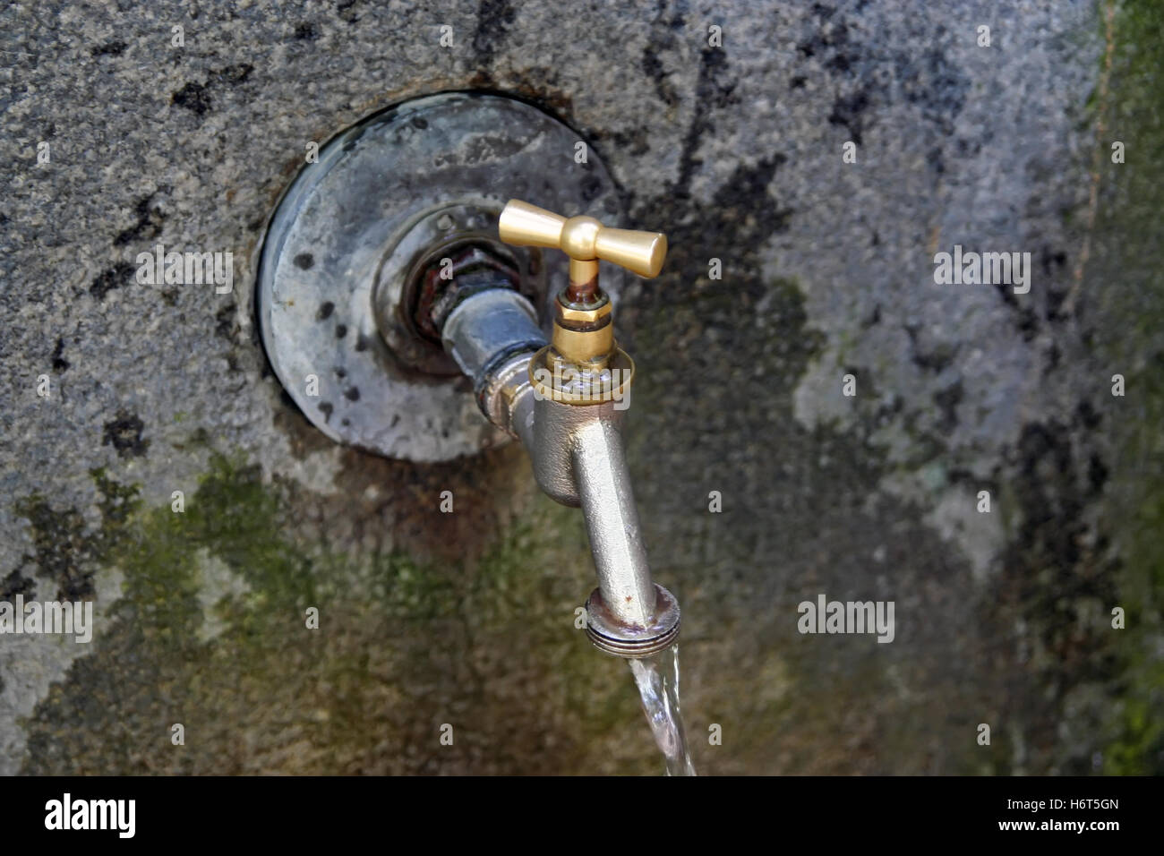 Öffentliche Trinkwasser-Brunnen. Öffentliche Trinkwasserhahn. Stockfoto