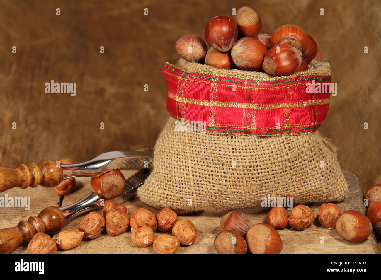 Muttern, Tasche, HaselnГјsse, Riss, Nussknacker, Weihnachten, Xmas, x-mas, Strom, Holz, Stockfoto