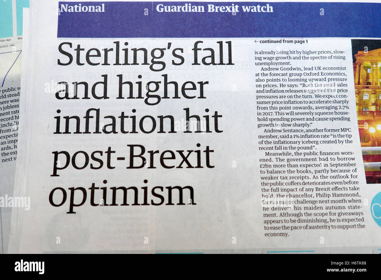 „Der Rückgang von Sterling und die höhere Inflation haben den Optimismus nach dem Brexit getroffen“, titelte die Zeitung Guardian in einem Artikel 2016 London England Großbritannien Stockfoto