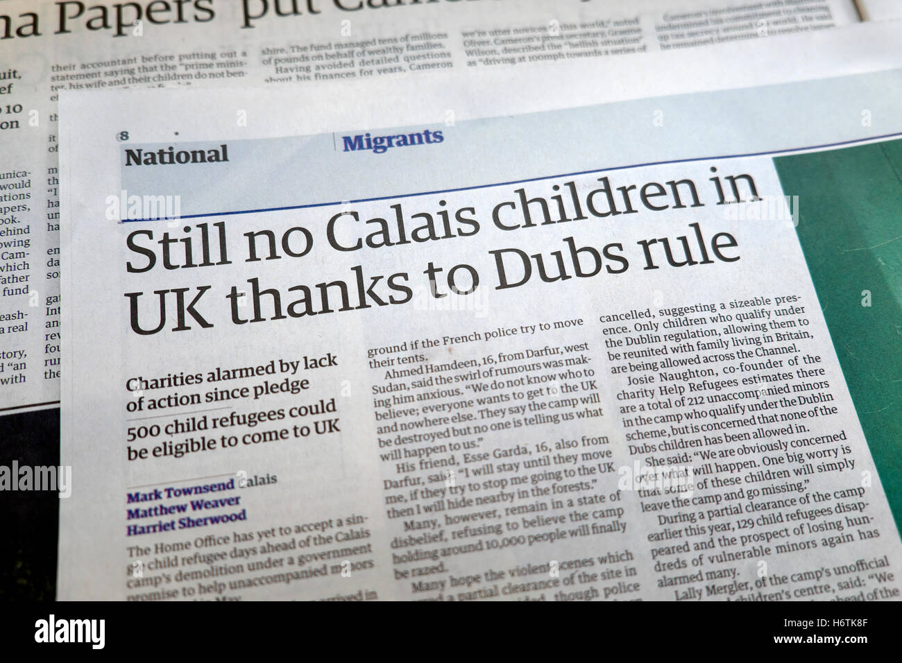 'Bis keine Calais Kinder in Großbritannien dank Dubs-Regel' Guardian Zeitung Migrant Crisis Artikel 2016 London UK Stockfoto