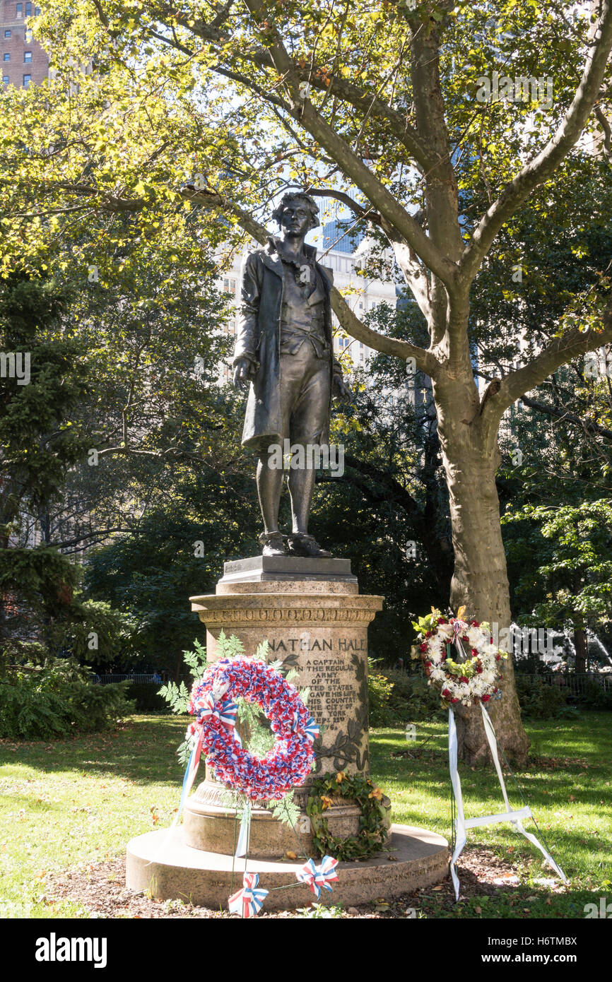 Nathan Hale Statue im Rathauspark, NYC Stockfoto Nathan Hale Statue im Rathauspark, NYC Stockfoto