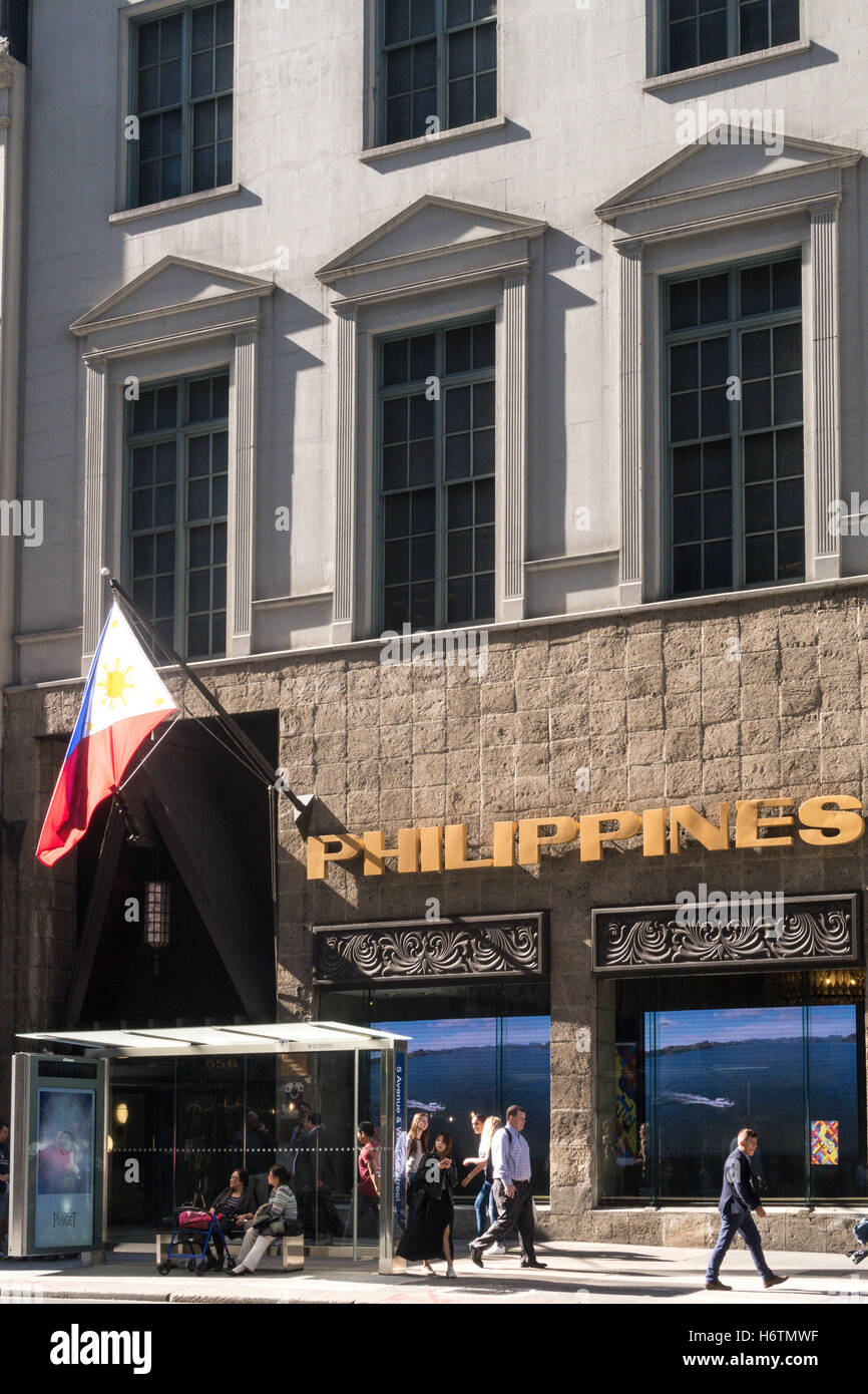 Philippinische Generalkonsulat, Fifth Avenue Street Scene, NYC Stockfoto