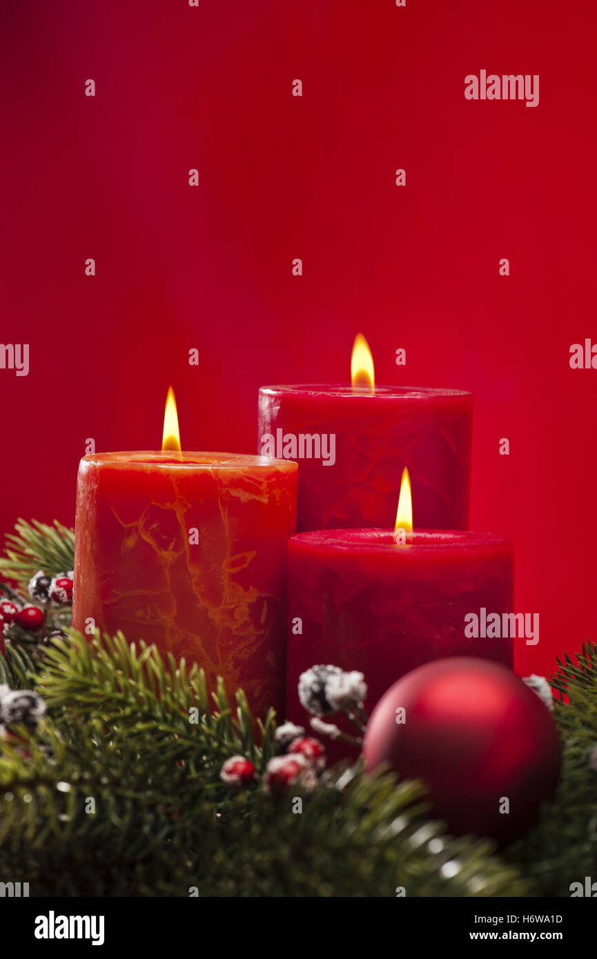 Urlaub Winter grün neue Eleganz Kerze Advent Reflexion ornament Dekor Party Feier traditionelle hell glänzende Flamme Stockfoto