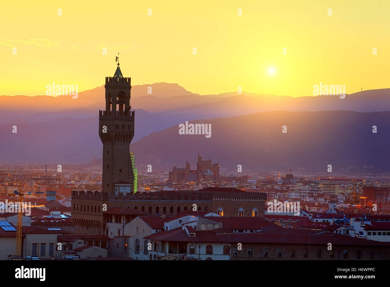 Blick auf den Turm des Palazzo Vecchio in Florenz, Italien Stockfoto