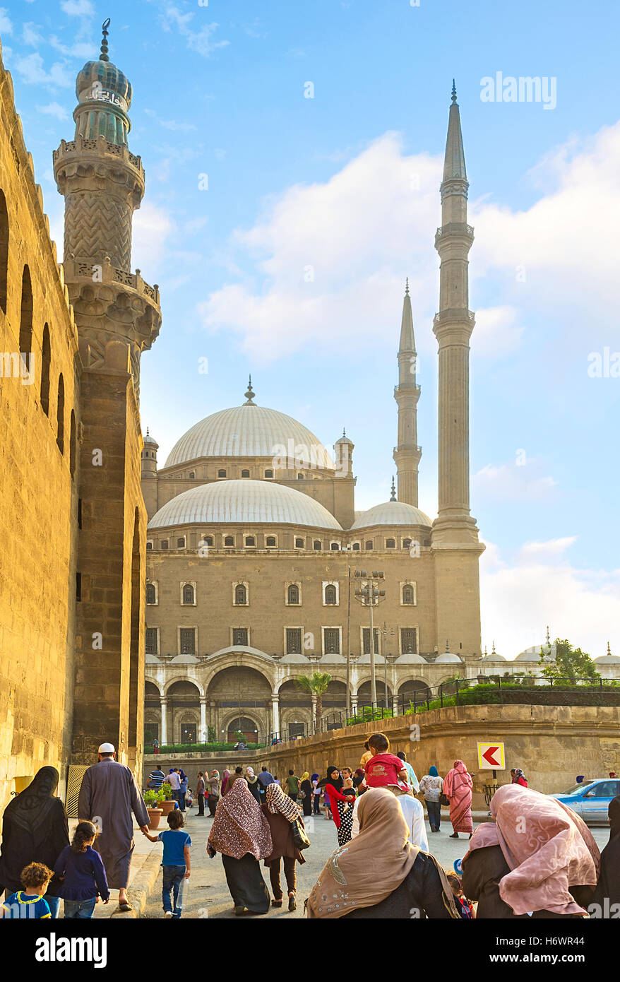 Jeden Tag zahlreiche Besucher gekommen, um der Saladin-Zitadelle und genießen Sie die Schönheit der mittelalterlichen Architektur Stockfoto