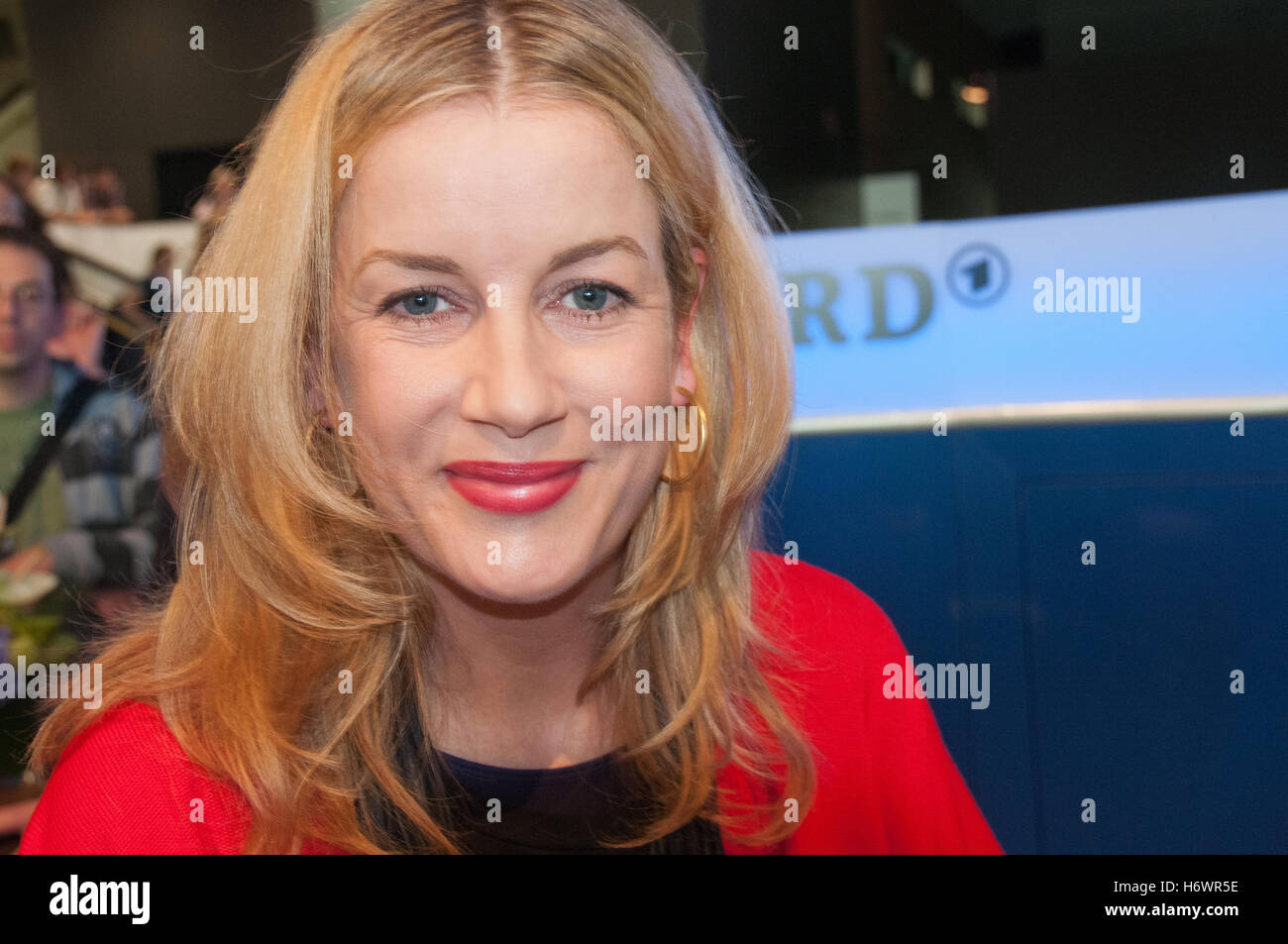 Die deutsche Schauspielerin Alexa Maria Surholt (in aller Freundschaft) signierte Autogramme nach einem Panel über die Frankfurter Buchmesse 2010 Stockfoto
