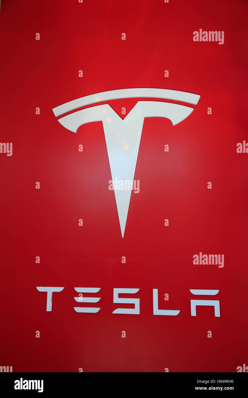 TESLA anmelden ein TESLA Showroom, Red Hook, Brooklyn, New York, USA Stockfoto