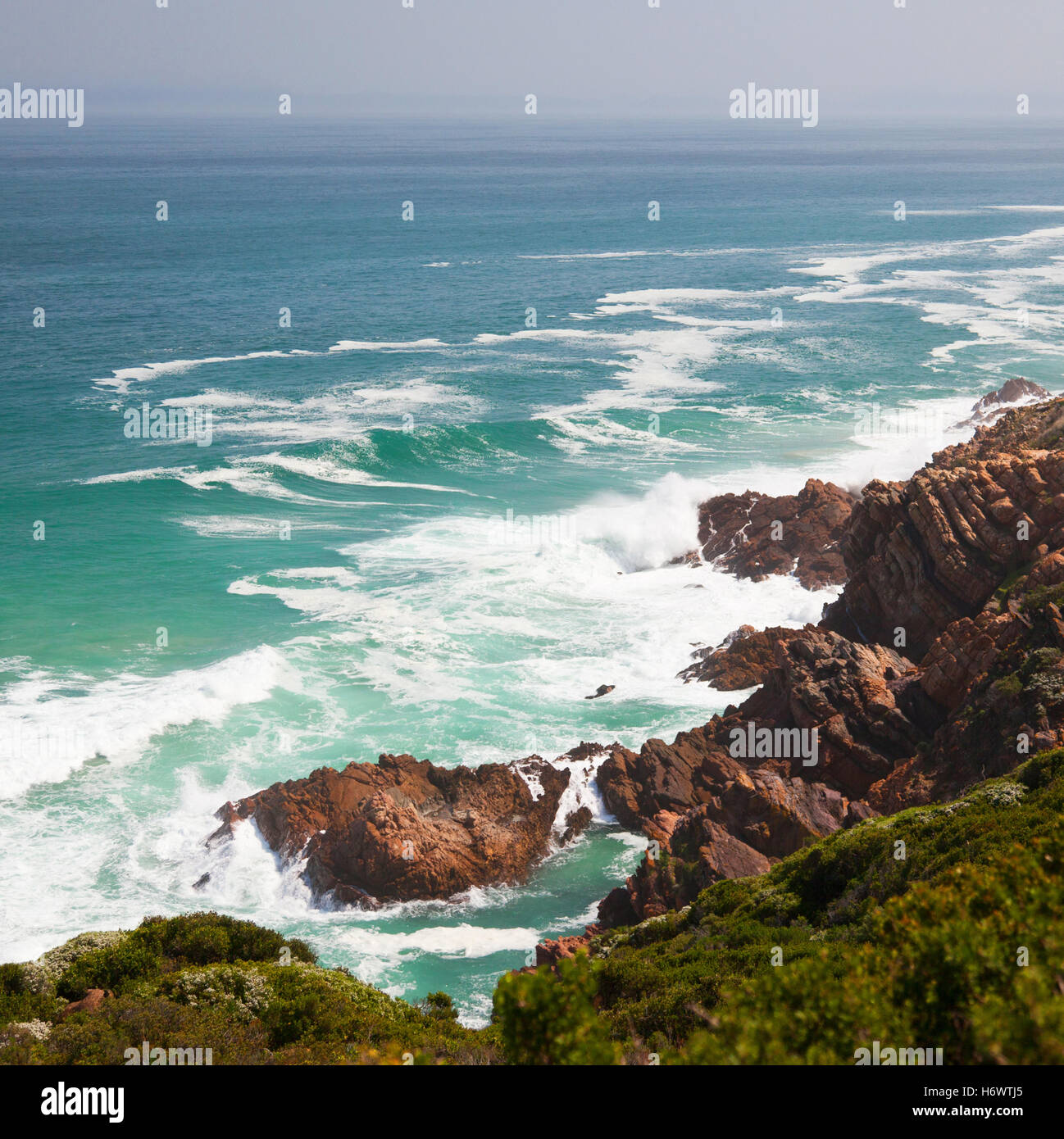 Traumhafter Strand und Berge und Stockfoto