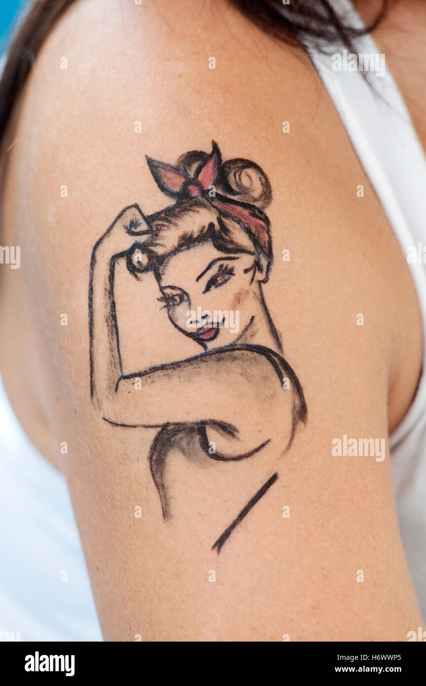 Pin-Up Girl Tattoo Stockfoto