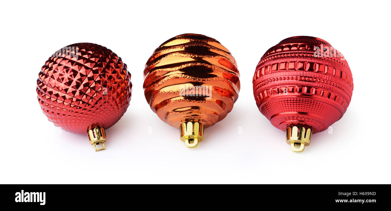 Drei Weihnachtskugeln isoliert auf weißem Hintergrund. Weihnachts-Dekoration. Stockfoto