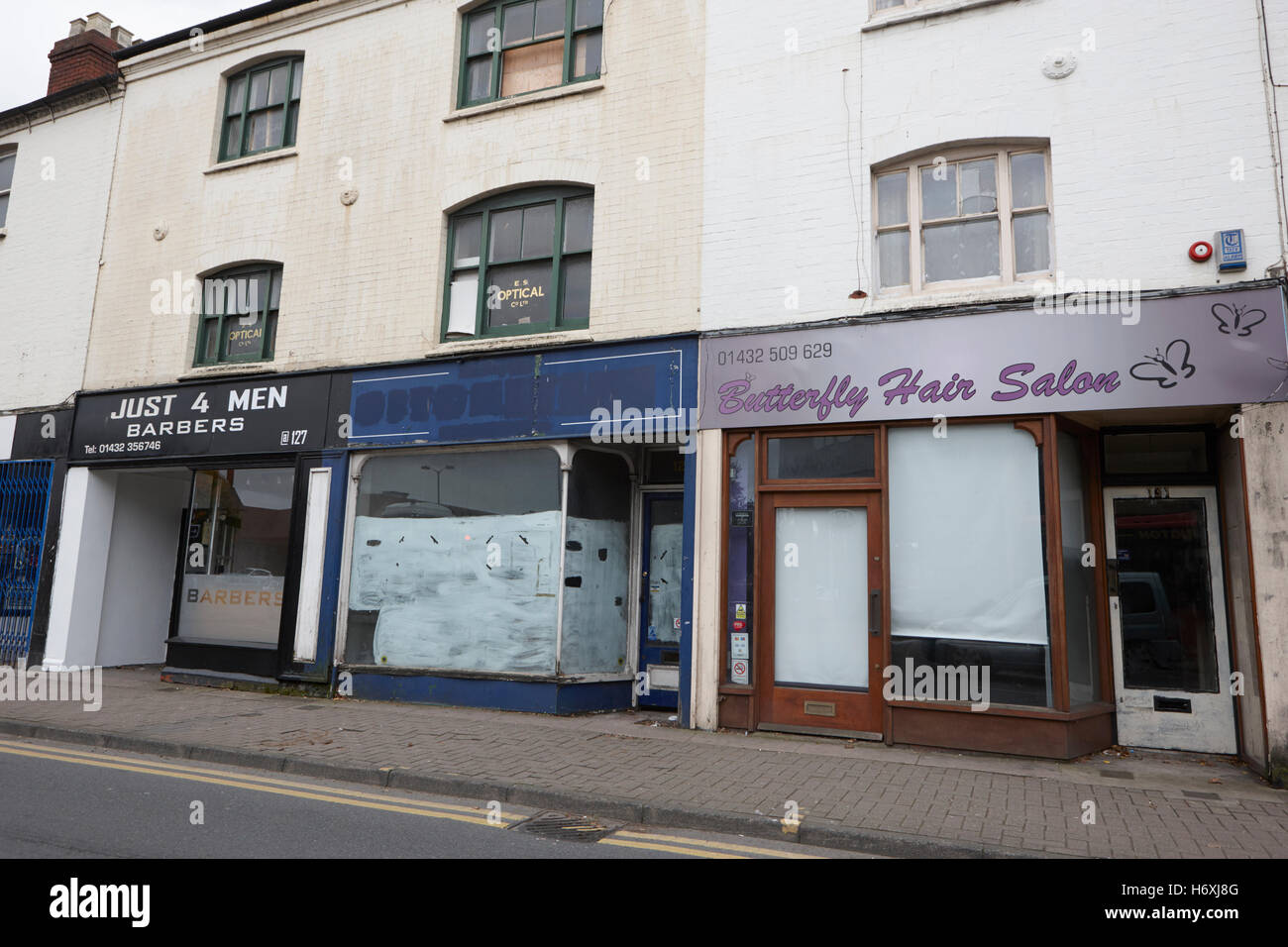 verlassener geschlossen kleine Geschäften in Hereford England uk Stockfoto