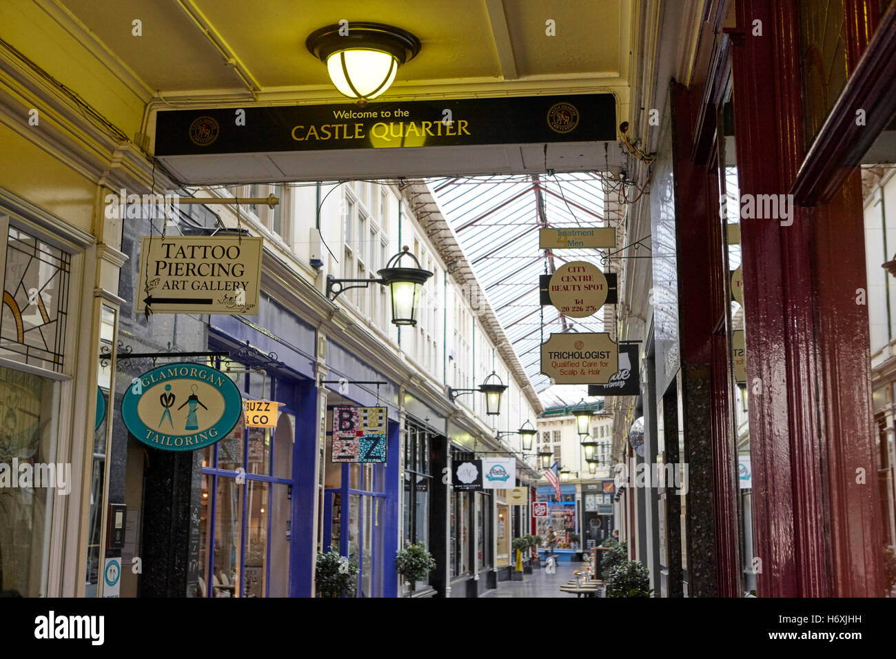High Street einkaufen arcade Burgviertel Cardiff Wales Großbritannien Stockfoto